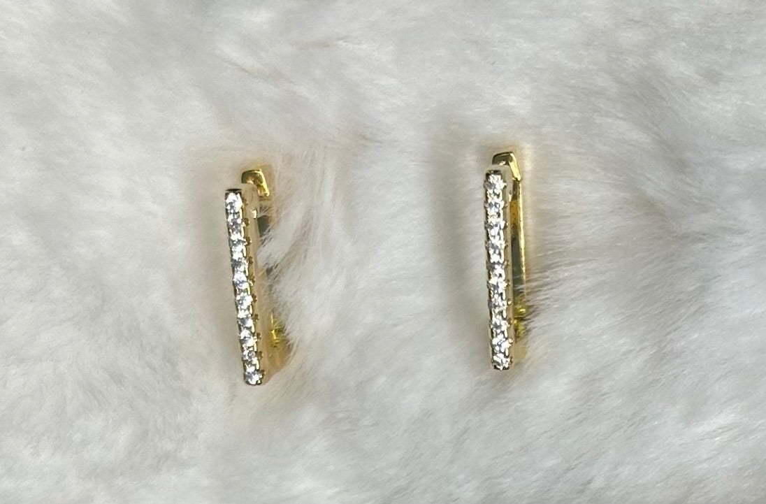 Gold plated zirconia studded earring