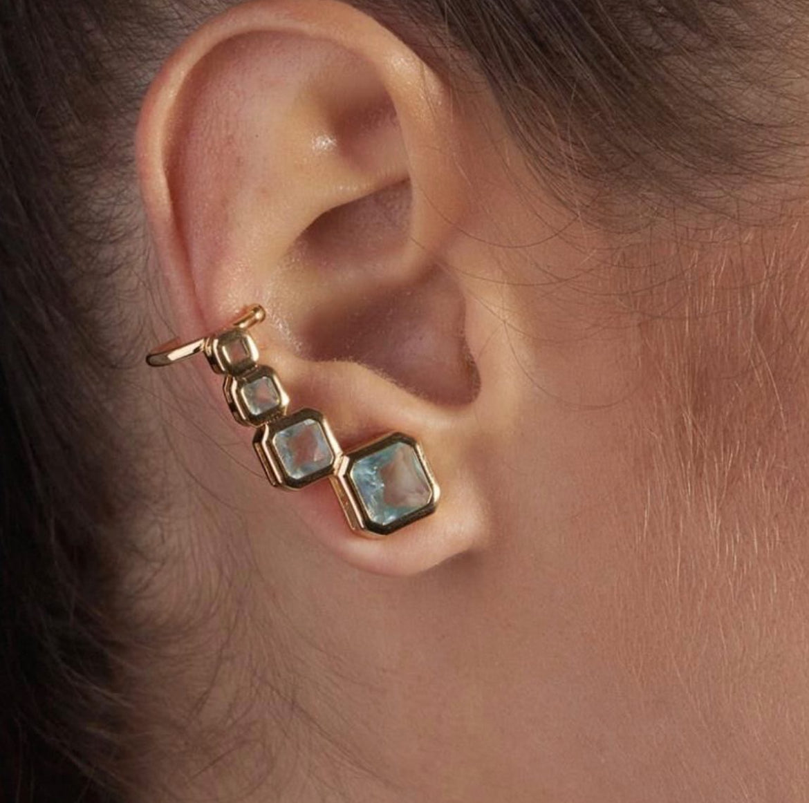 Ear cuff earring with gold-plated square crystals