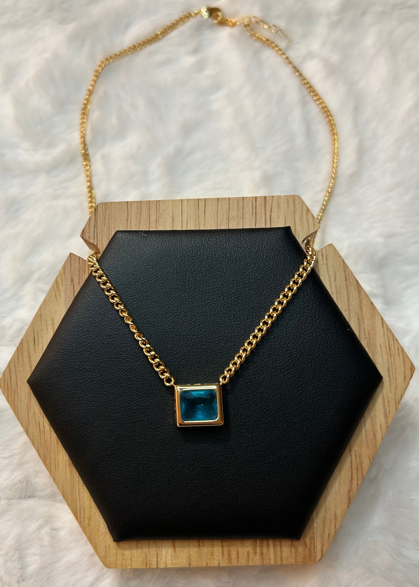 Chain with blue gold-plated pendant