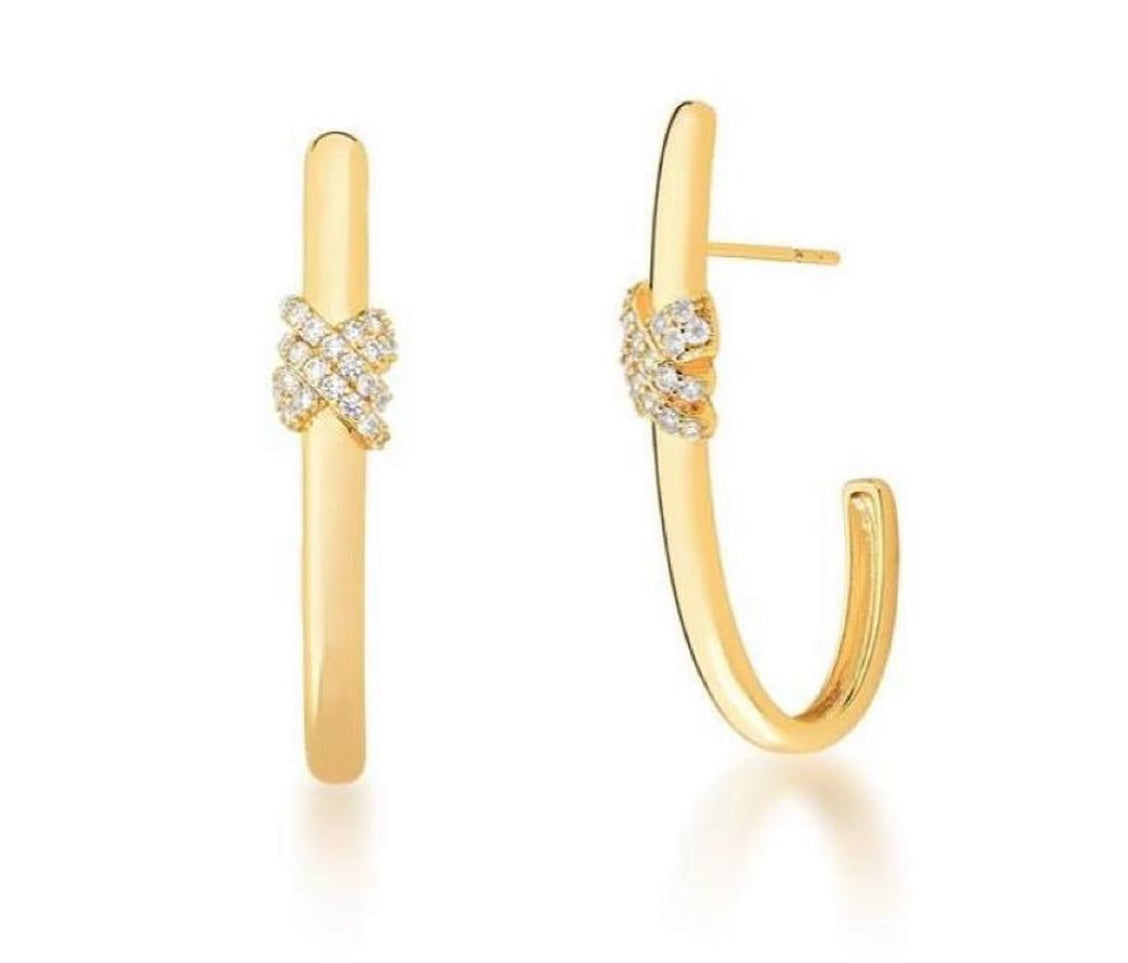 Half hoop earring with gold plated zirconia!