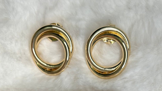 Gold plated round earring.