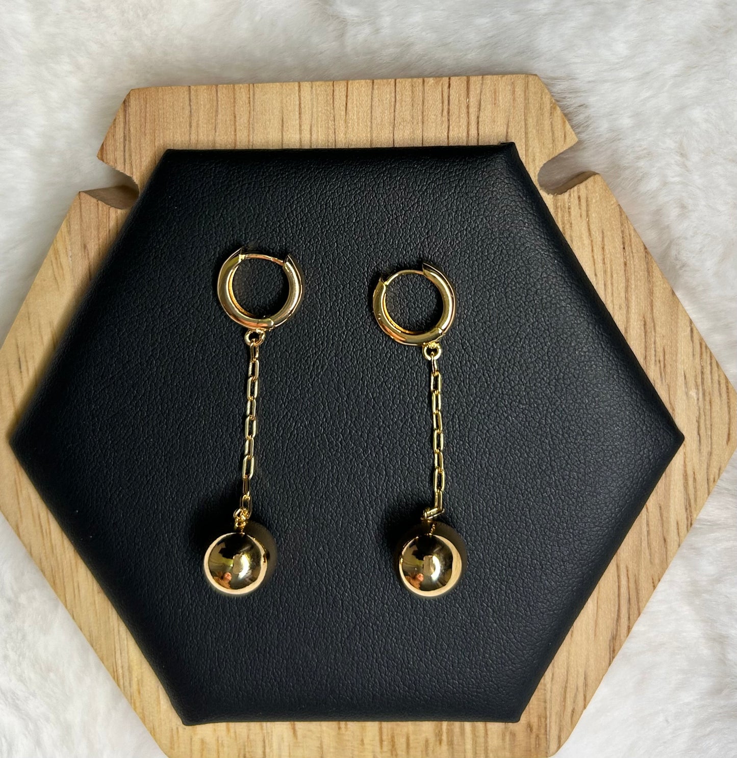 Hoop earring with gold plated ball pendulum