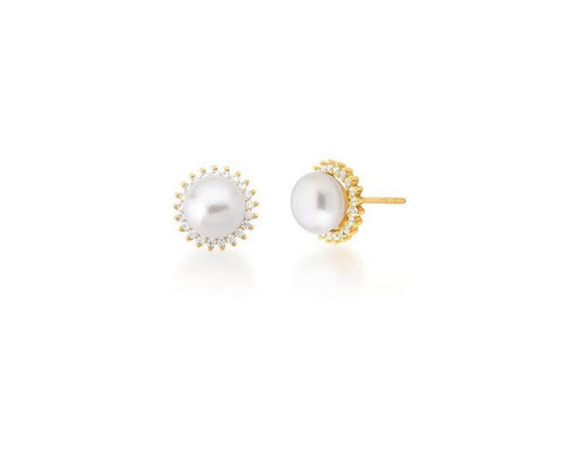 Gold plated pearl earring!