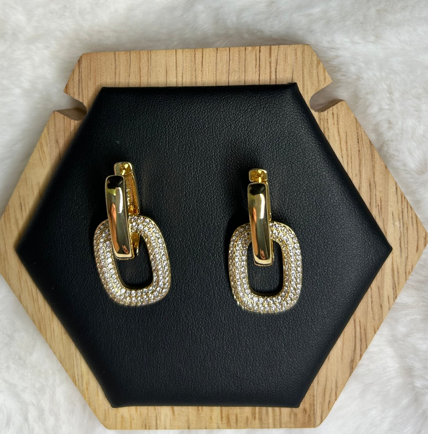 2-in-1 hoop earring 2-IN-1 Hoop with gold-plated studded rectangular link