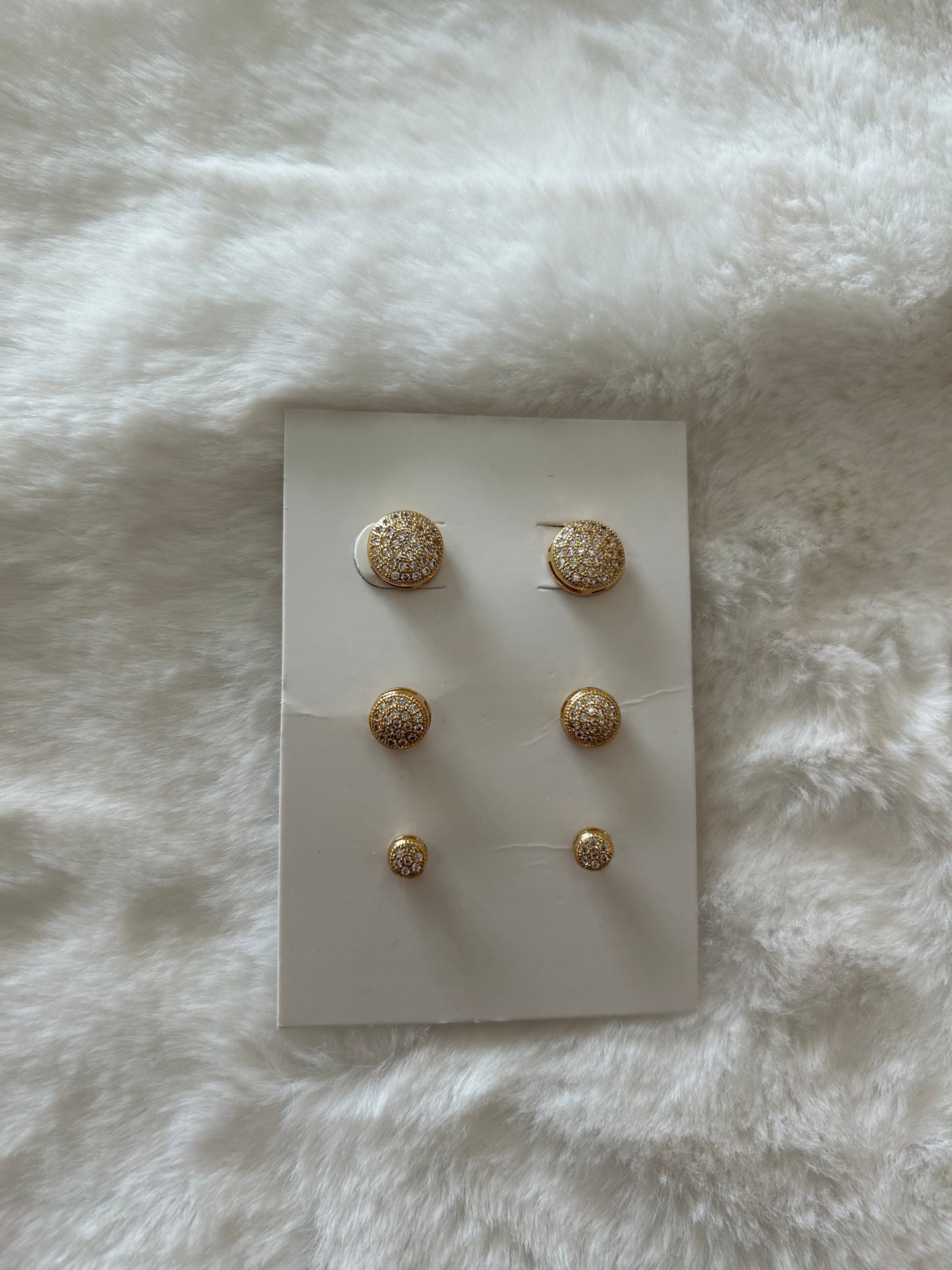 3 pairs of round gold plated earrings!