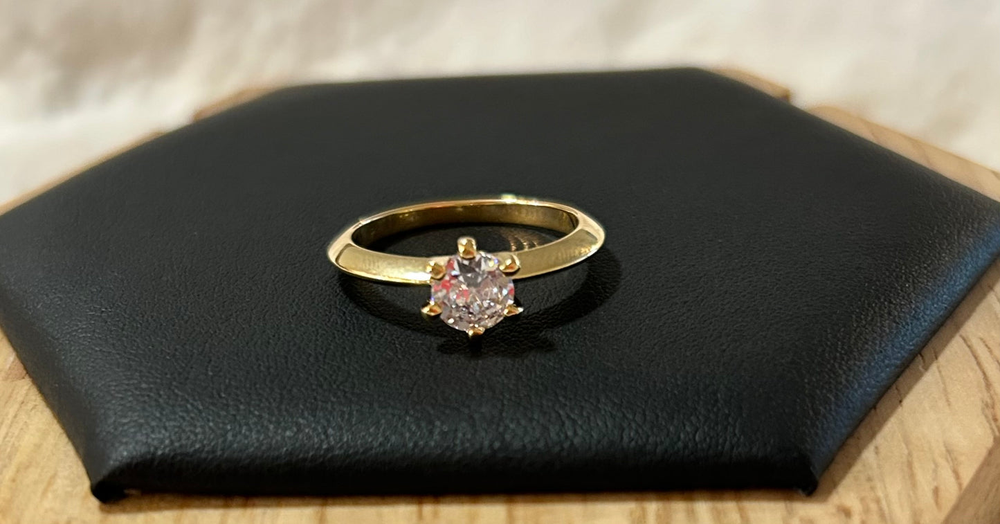 Solitary ring with gold plated size 7.5