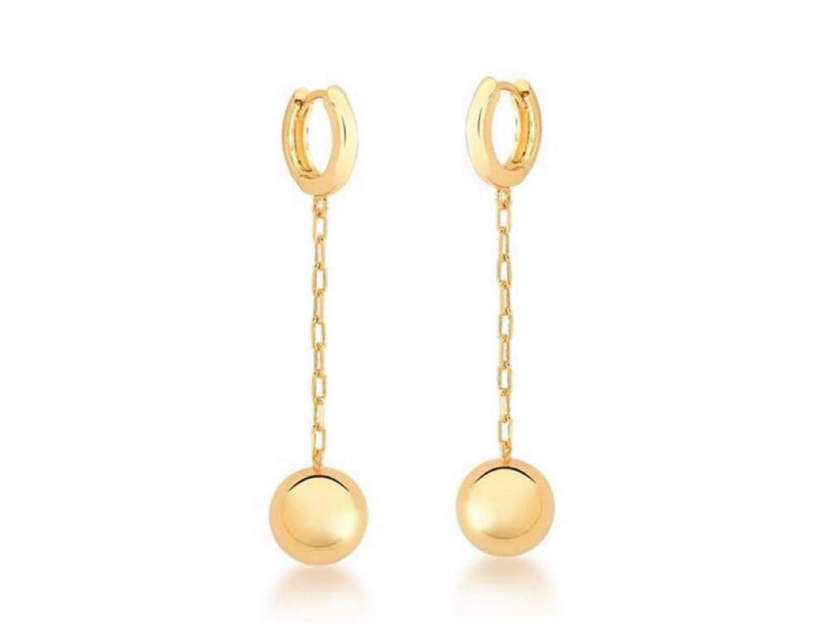 Hoop earring with gold plated ball pendulum