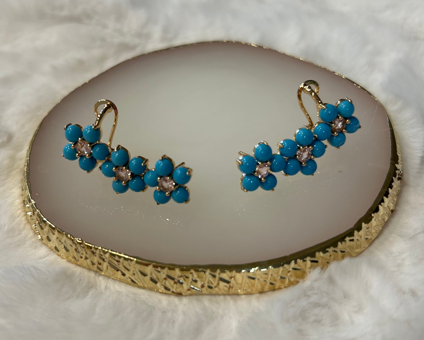 Ear cuff earrings with flowers in turquoise color plated gold