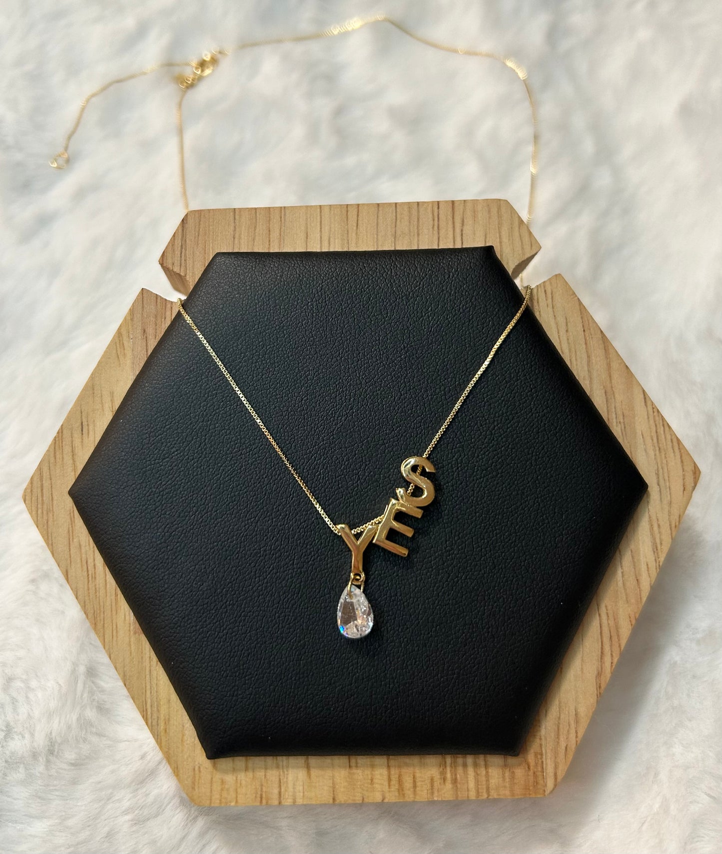 Chain with YES pendant + gold-plated crystal!